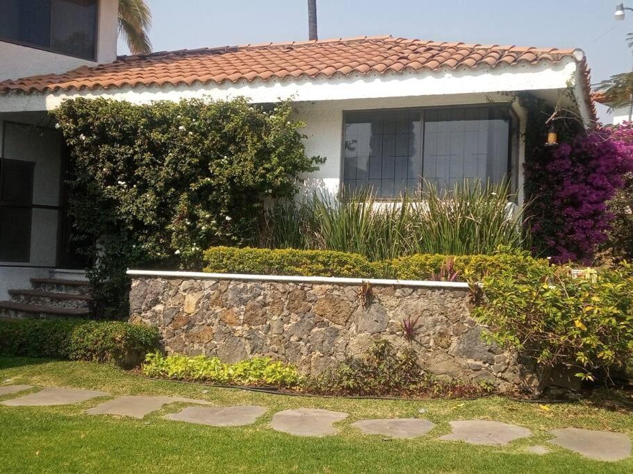 Casa con jardín, alberca y jacuzzi photo 1