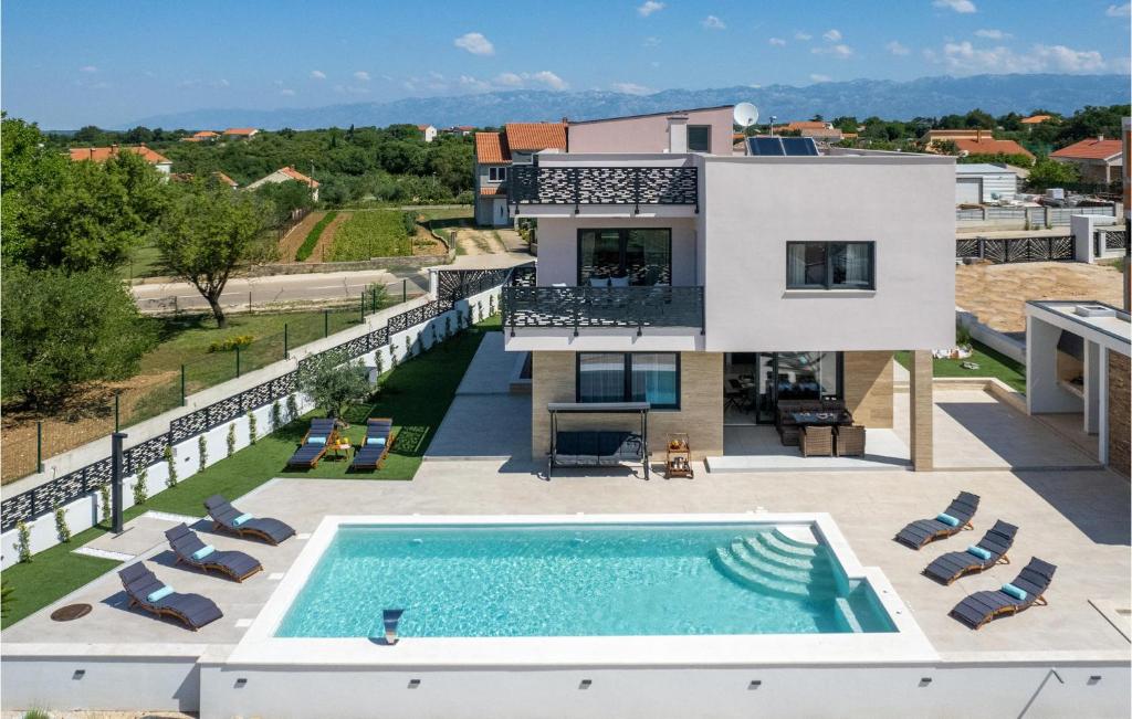 Stunning Home In Poljica Brig, Nin With Outdoor Swimming Pool, 4 Bedrooms And Jacuzzi