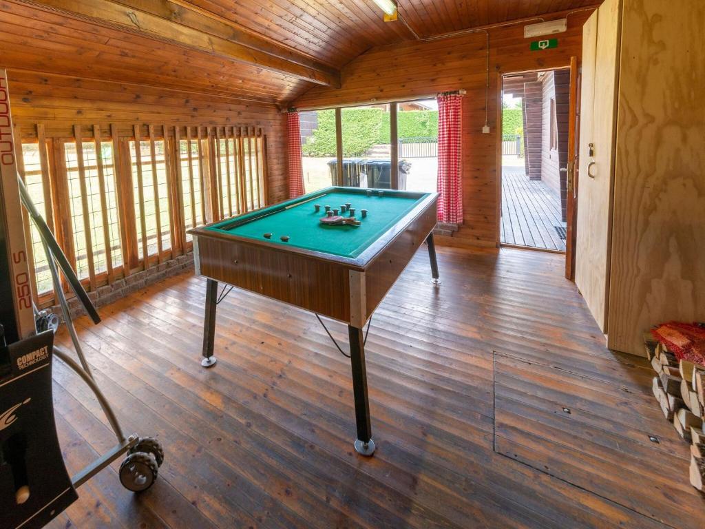 Majestic chalet in Durbuy 200 meters from the Golf photo 4
