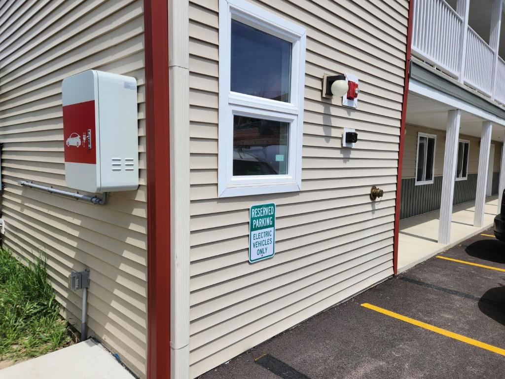 Stay Inn Niagara Falls Vacation Studios photo 4