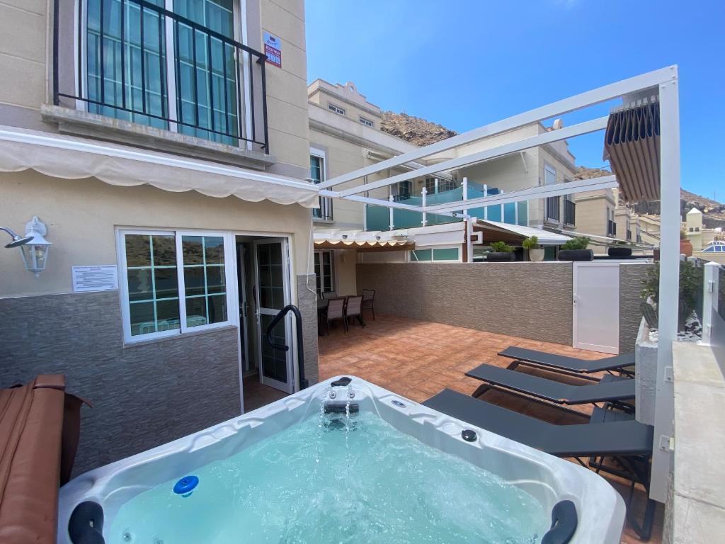 Apartment With Jacuzzi and pool access photo 2
