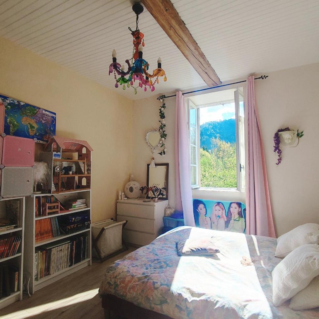 Chambres d'hôtes dans Mas avec jardin en bord de rivière photo 1