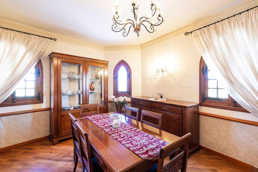 ZER- Spacious House with Terrace and Views photo 2