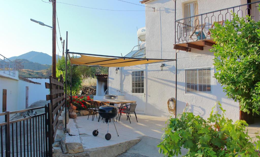Cozy Village House photo 2