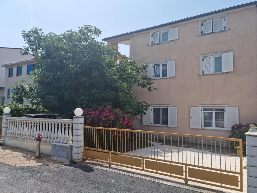 Apartments Lara