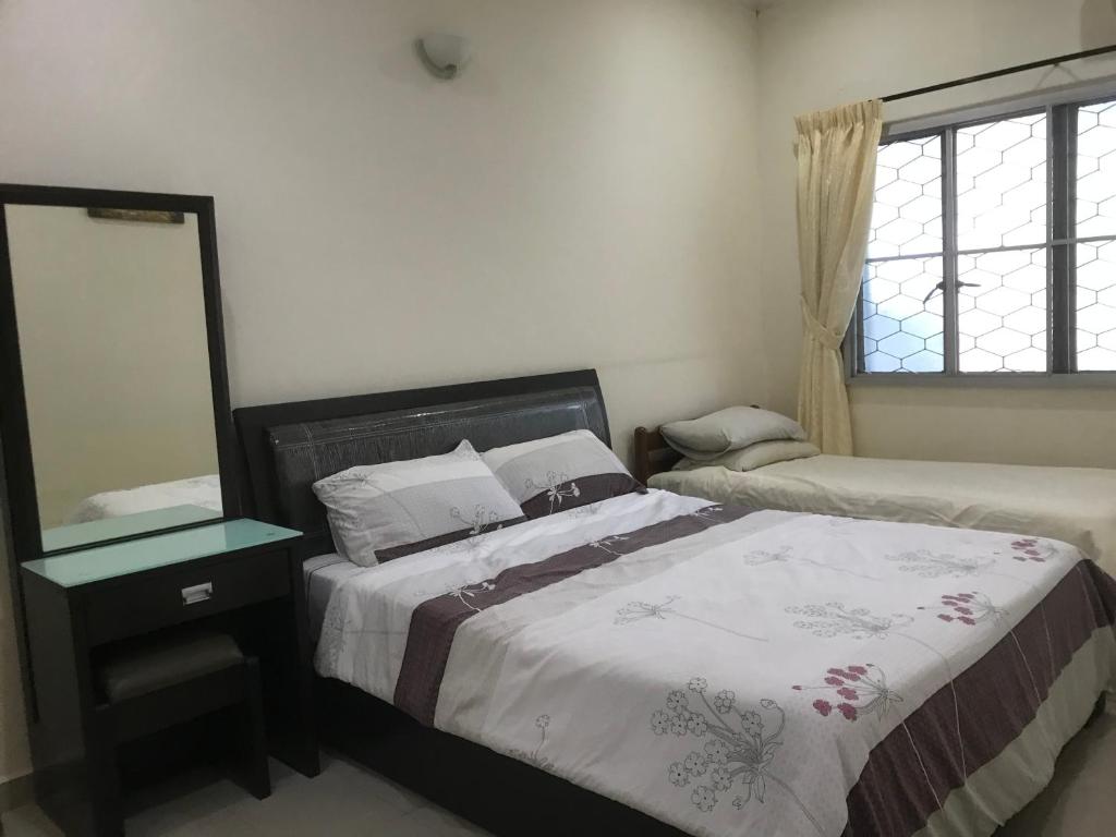Carols Guesthouse near Jonker and Satay Celup photo 4