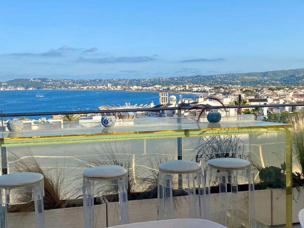 Casa Julian - modern home, 4 min to beach, amazing terrace