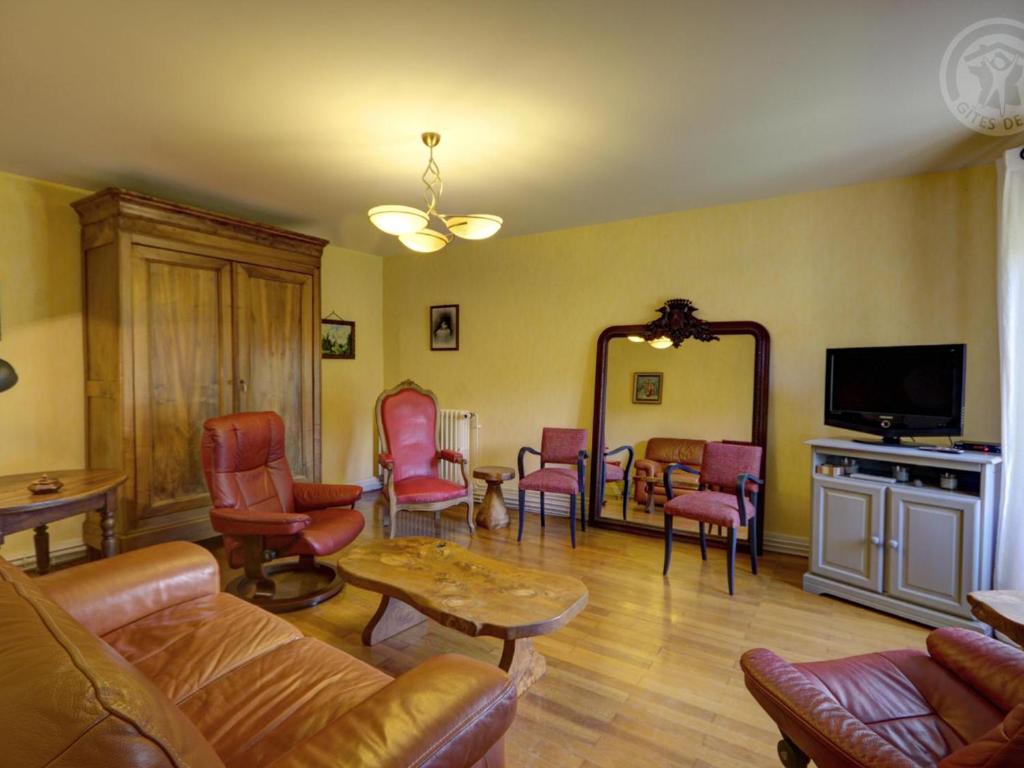 Gîte Saint-Symphorien-de-Lay, 3 pièces, 4 personnes - FR-1-496-278 photo 4