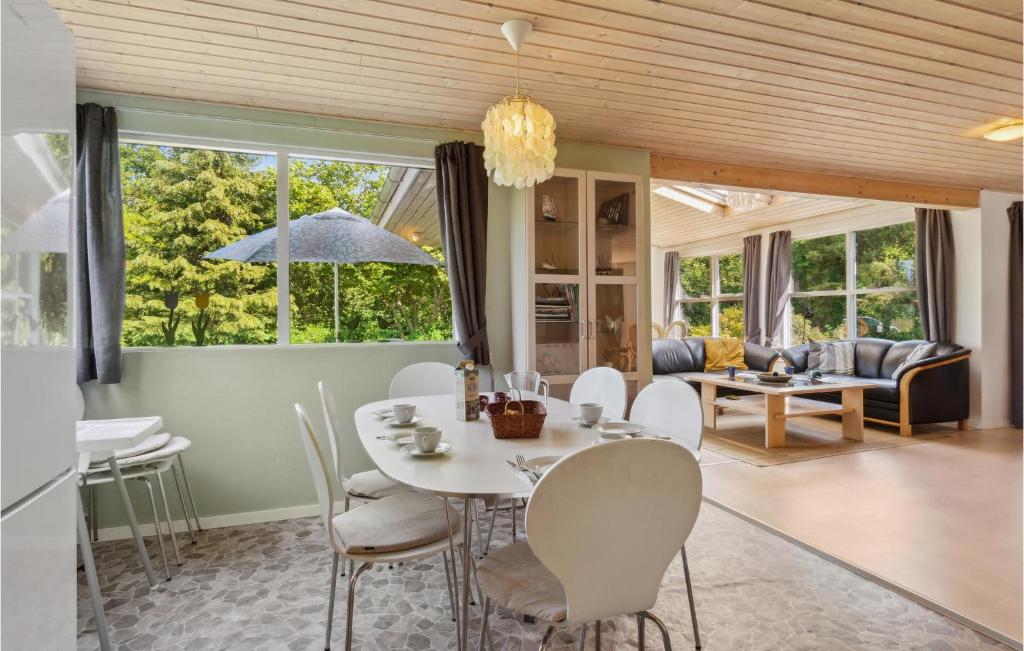 Amazing Home In Storvorde With 4 Bedrooms, Sauna And Wifi photo 2