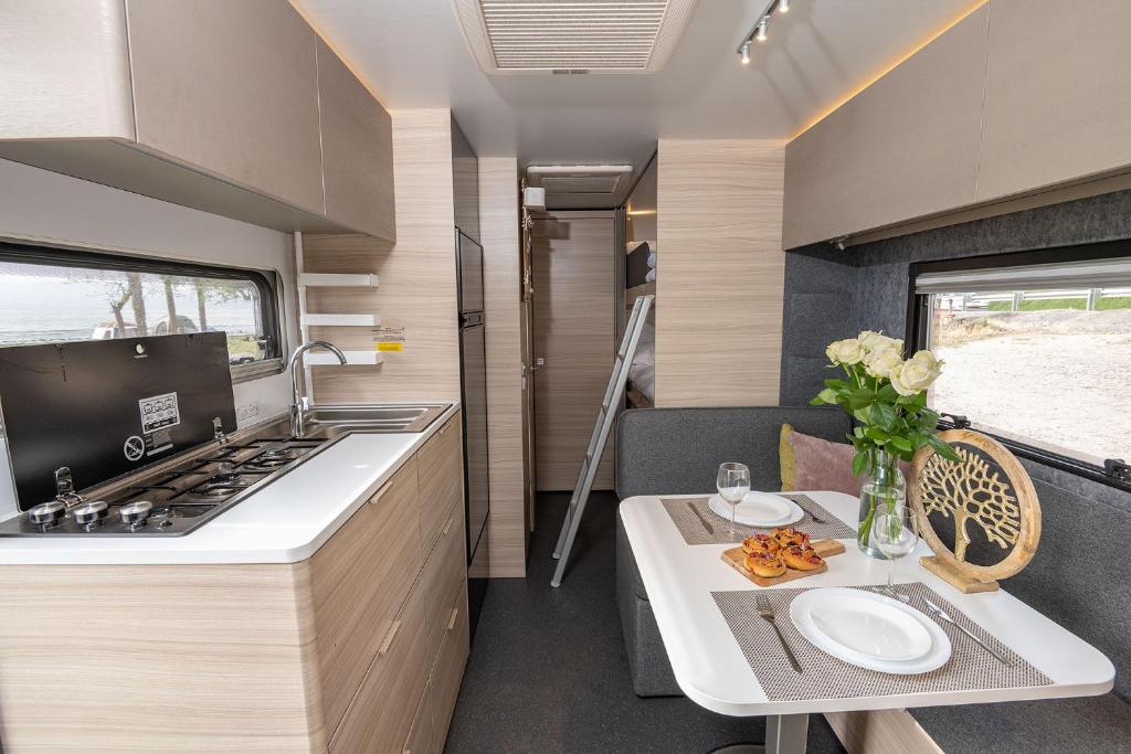 Dream Caravan's - קרוואנים מושלמים למשפחות בחוף כורסי בכינרת photo 4