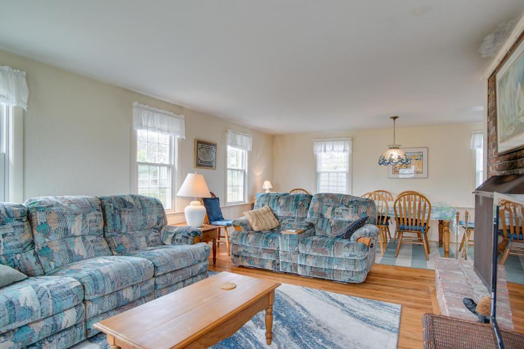 Chatham Home Rental with Sunroom Walk to Beach! photo 4