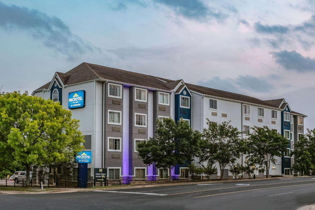 Microtel Inn & Suites by Wyndham Austin Airport photo 3