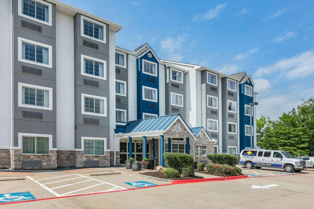 Microtel Inn & Suites by Wyndham Austin Airport photo 2