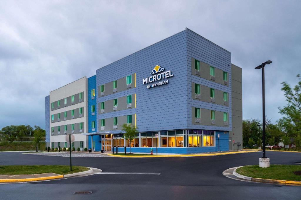 Microtel Inn & Suites by Wyndham Winchester photo 1