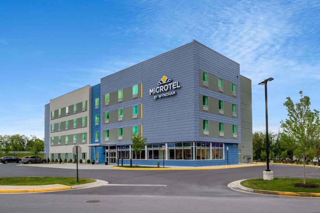 Microtel Inn & Suites by Wyndham Winchester image