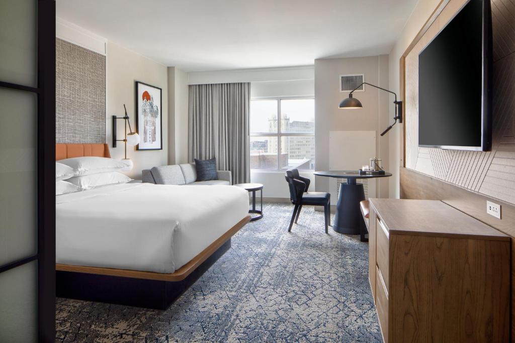 Sheraton Fort Worth Downtown Hotel image