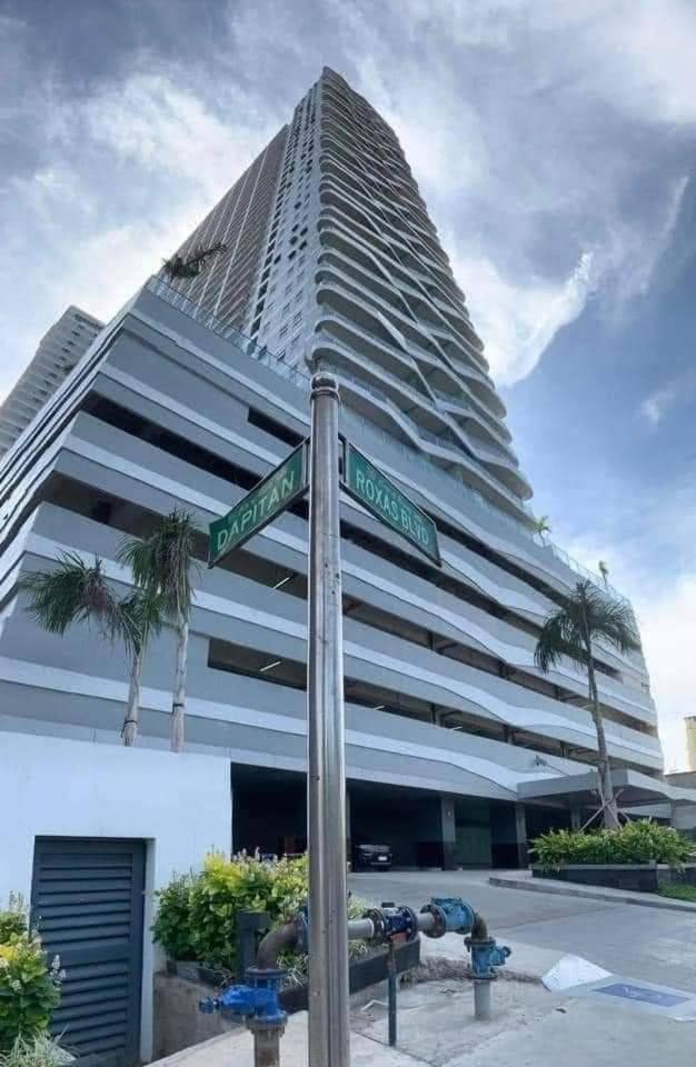 Coast Residences Penthouse with skyline and manila bay view photo 2