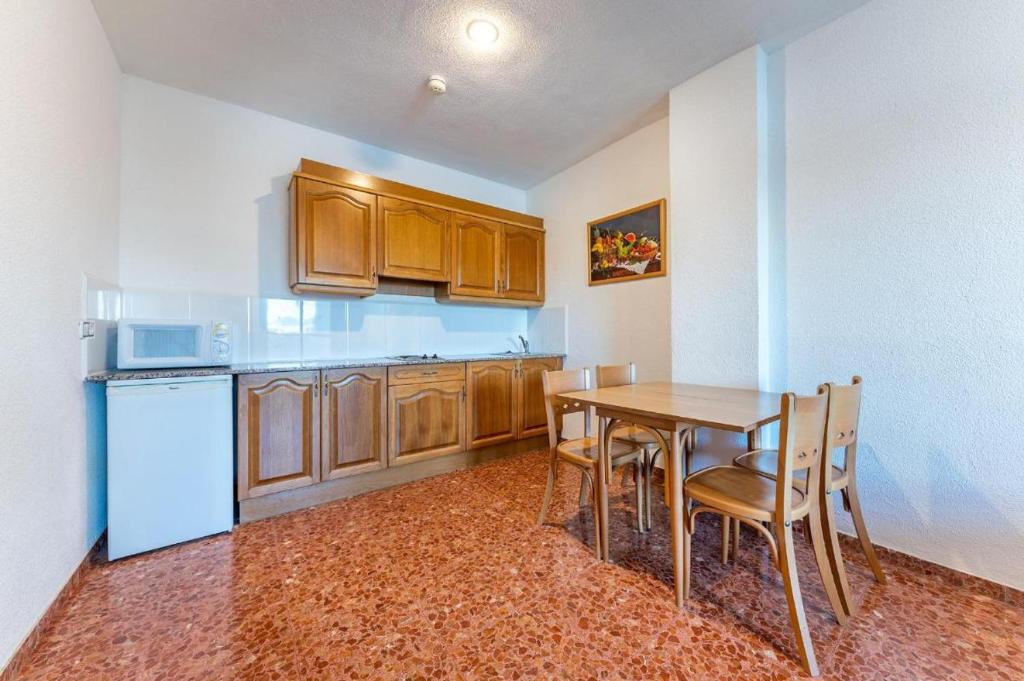Lovely Port Europa One Bedroom Apartment sleeps 2 adults 2 children photo 4