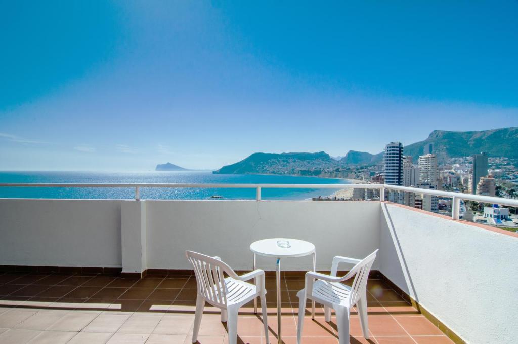 Lovely Port Europa Bedroom sleeps 2 adults and 3 children photo 4