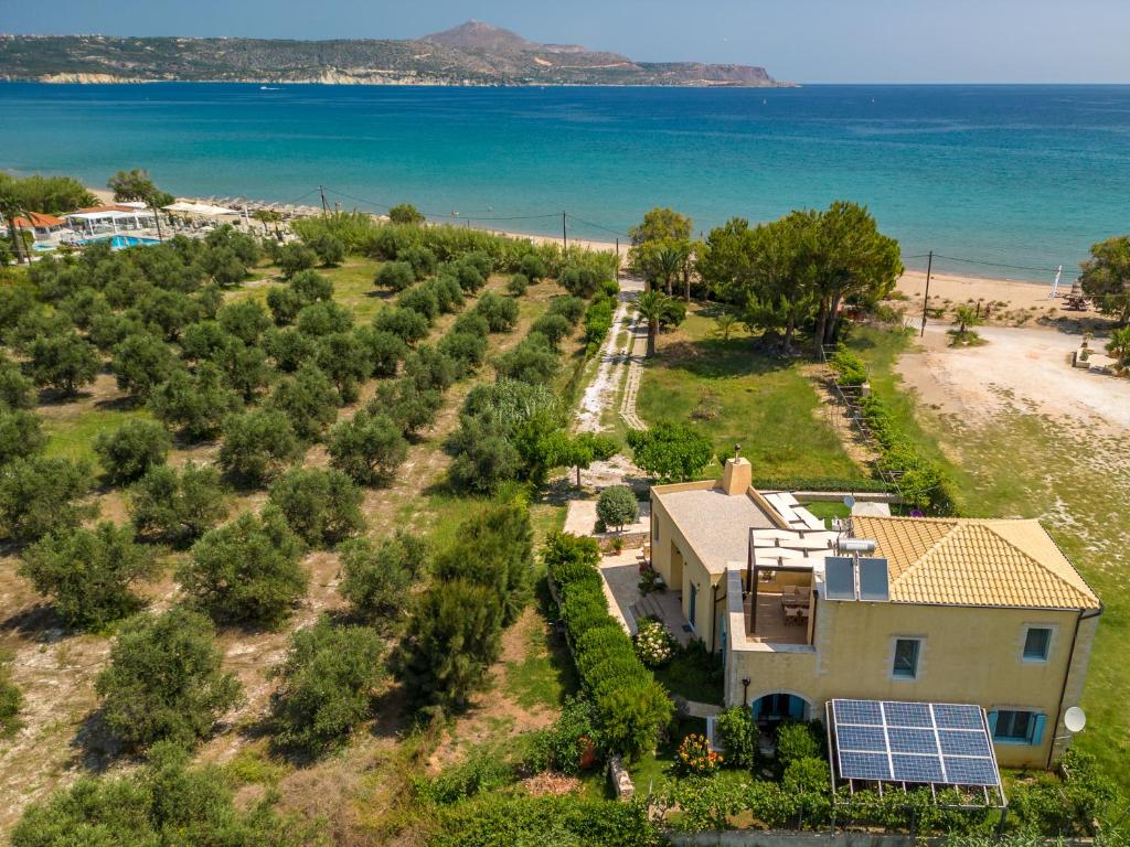 Calma Seaside Villa photo 2