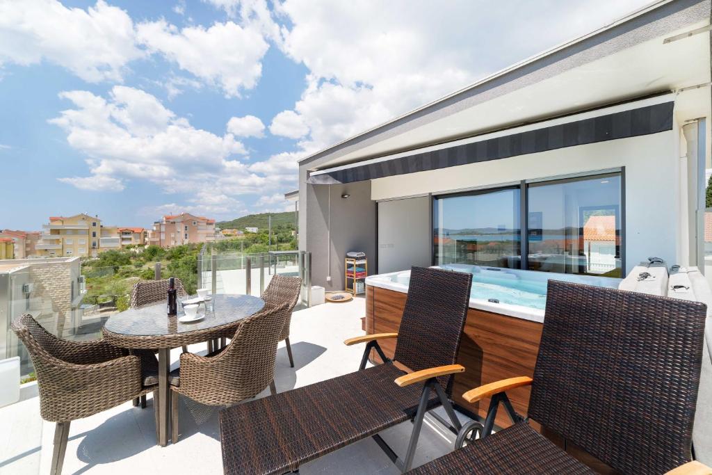 Villa Aliara Jacuzzi Apartment photo 1