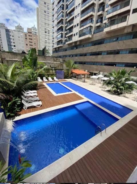 Flat Capitania Varam Guarujá com varanda gourmet