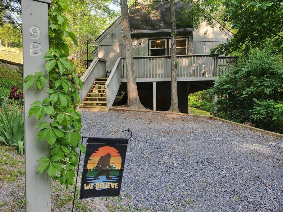 Bigfoot Bungalow - Lake acces & near Bryce Resort photo 3