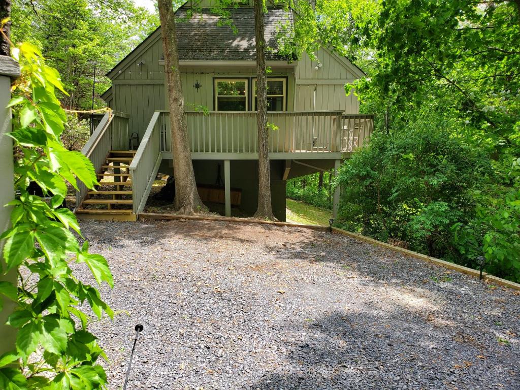 Bigfoot Bungalow - Lake acces & near Bryce Resort photo 1
