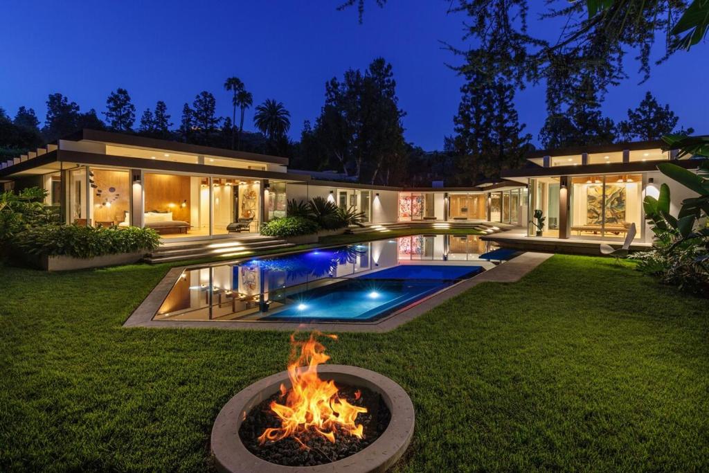 Loma Vista Modern image