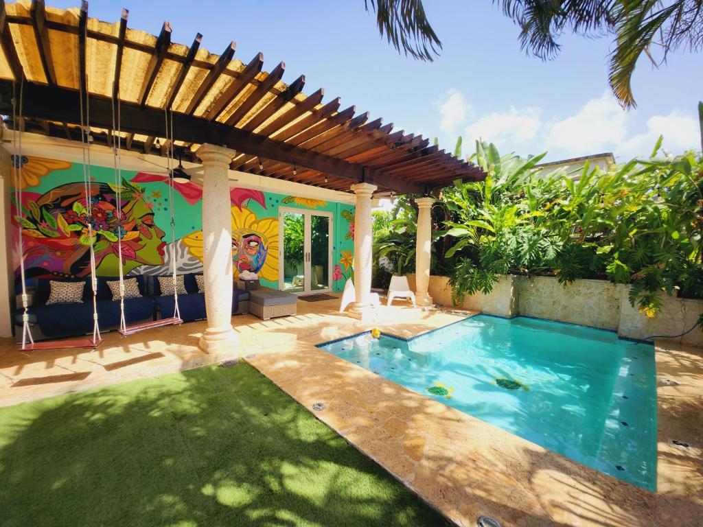 Relaxing Oasis with Pool heater and Cabana photo 1