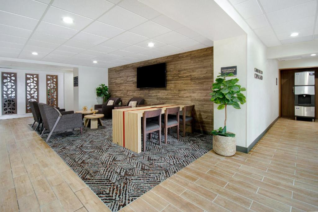 Candlewood Suites Columbia-Fort Jackson, an IHG Hotel photo 3