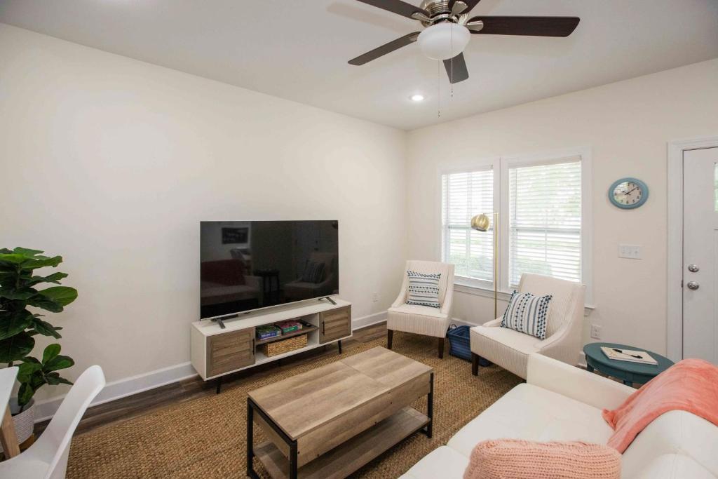 Chic Thomasville Home Walk to Downtown! photo 2