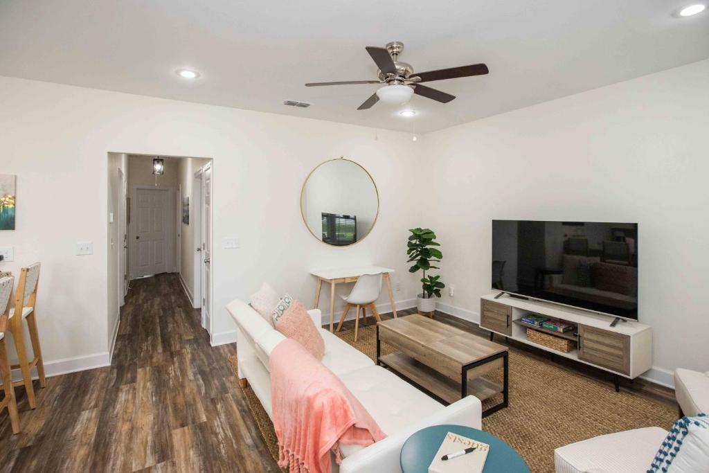 Chic Thomasville Home Walk to Downtown! photo 3