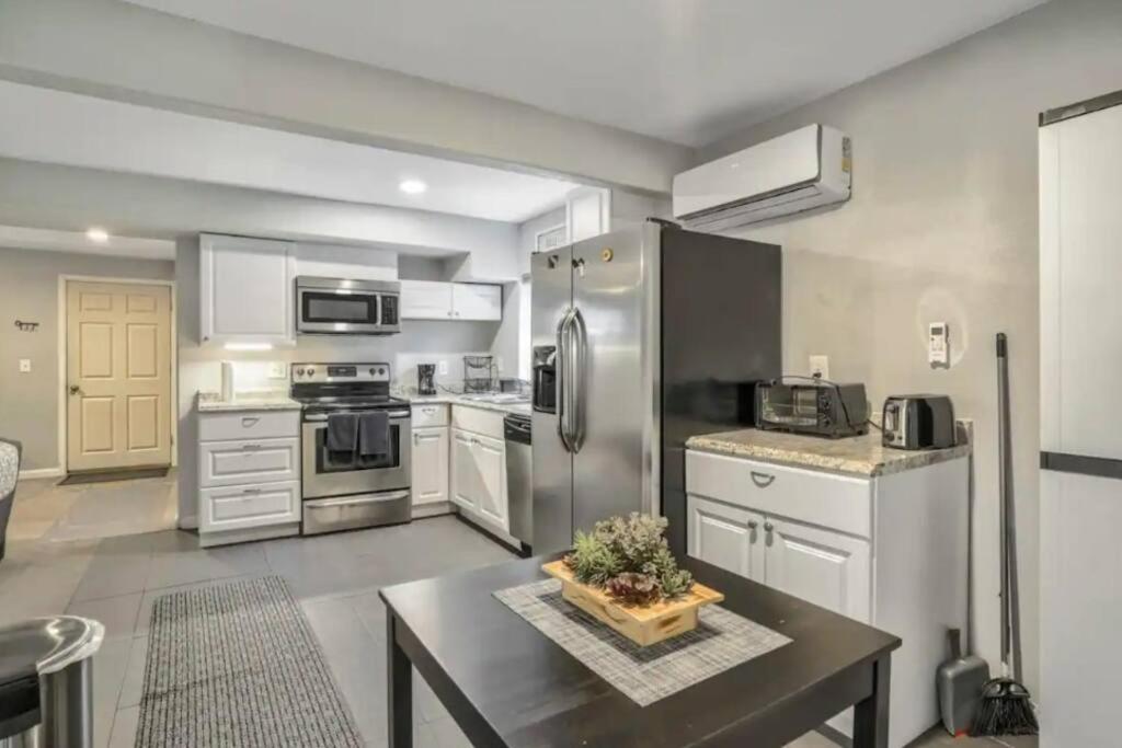 2 bedroom* Minutes from downtown *Firepit image