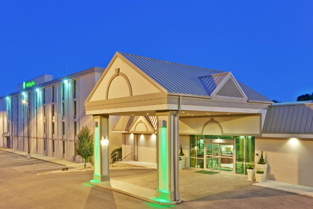 Holiday Inn Bloomington-University Area, an IHG Hotel image