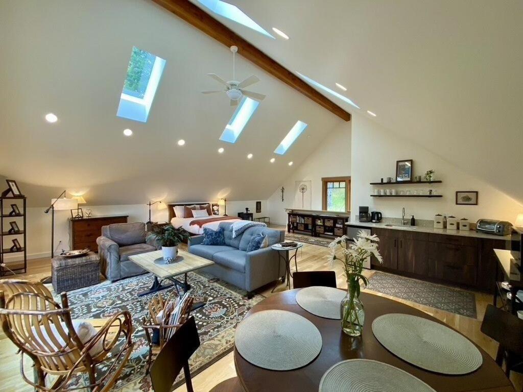 Madrona Suite photo 3