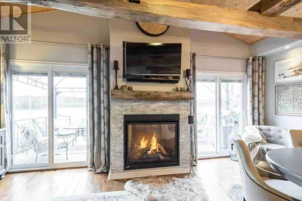 Gather-on-Trent, Your Private Waterfront Luxury Resort in Trent Hills photo 2