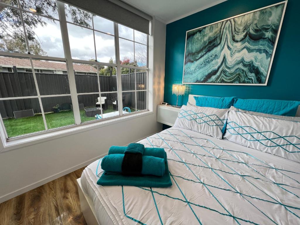 Tiny House in Belconnen 1BR Self Contained Wine - Tap to explore photos