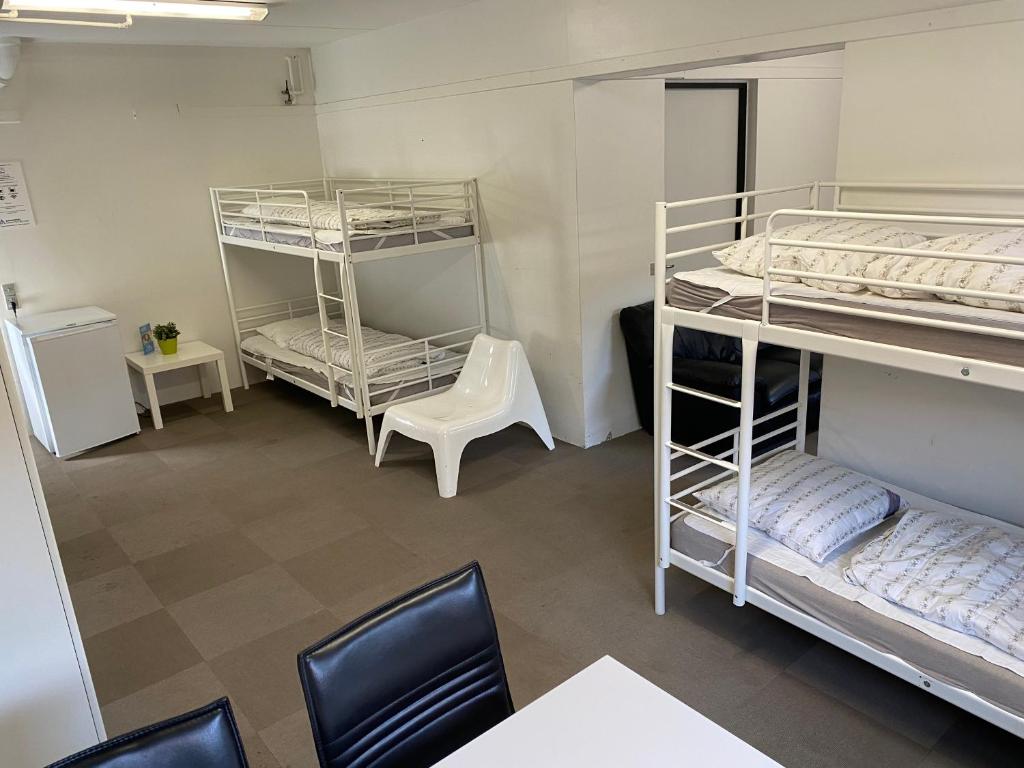 Family rooms in the center photo 2