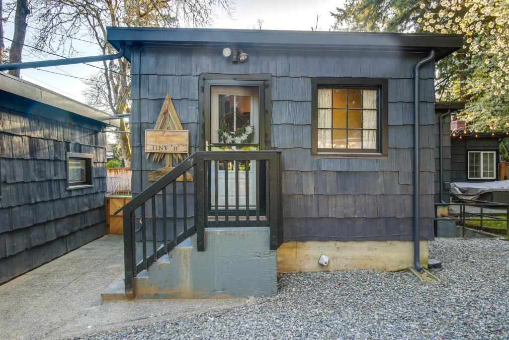 Lakewood Vacation Rental - Walk to American Lake! photo 2