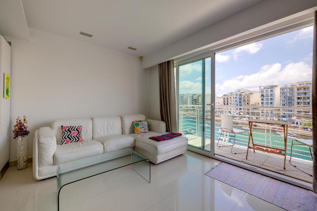 Exquisite Seafront Apart in Spinola Bay St Julians photo 3