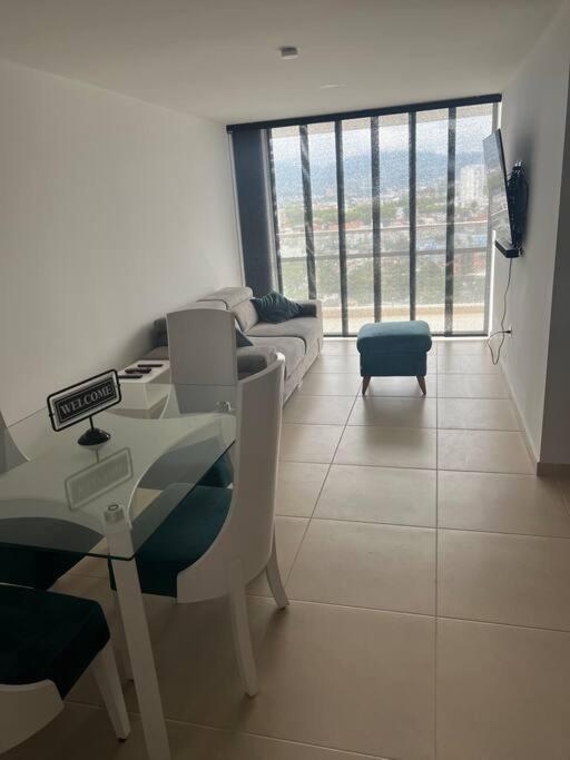 Modern pent house apartment, close to everything photo 3