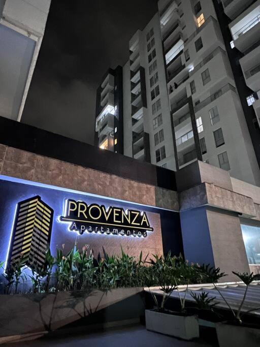 Modern pent house apartment, close to everything photo 4