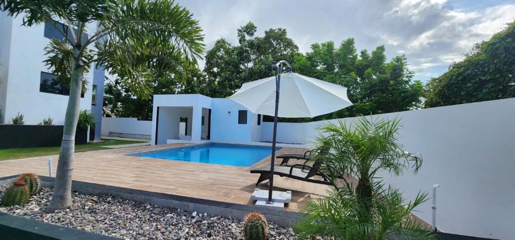 Serenity Haven - Your Ultimate Runaway Bay Escape photo 4