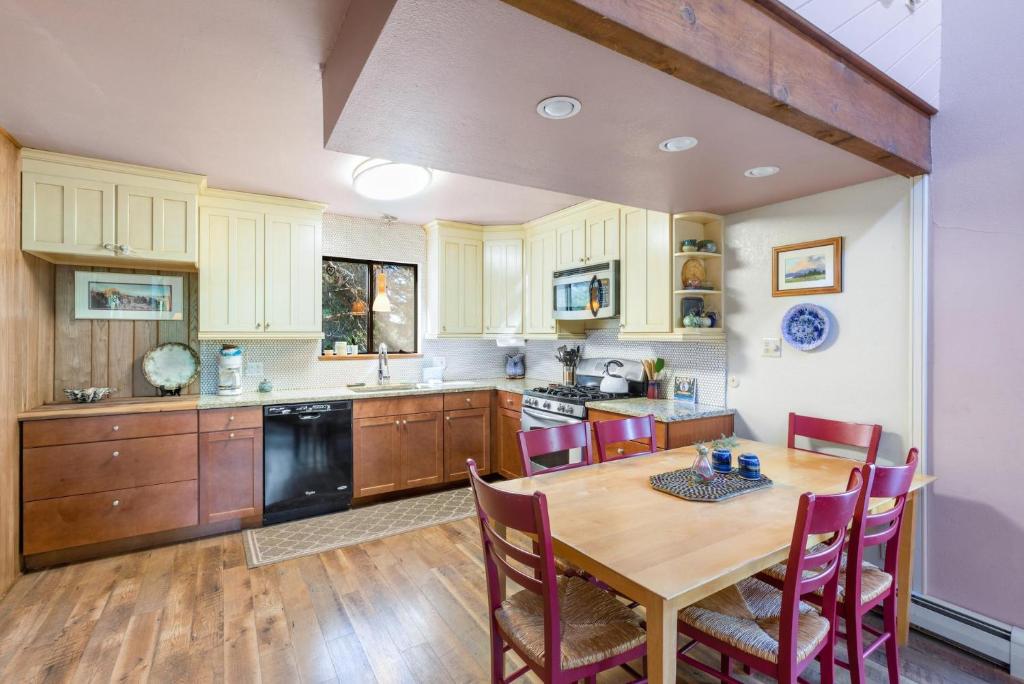 Overlook House photo 1