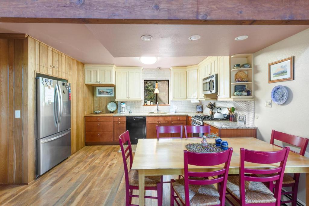 Overlook House photo 2