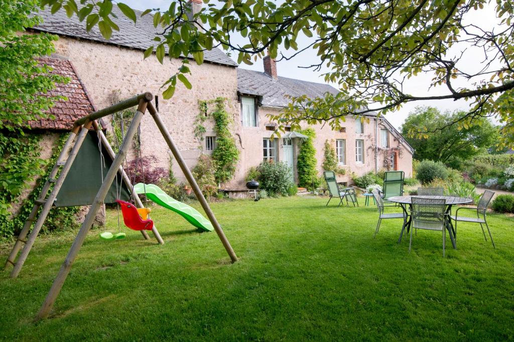 Maison de vacances Les Mésanges, à Ménessaire photo 1