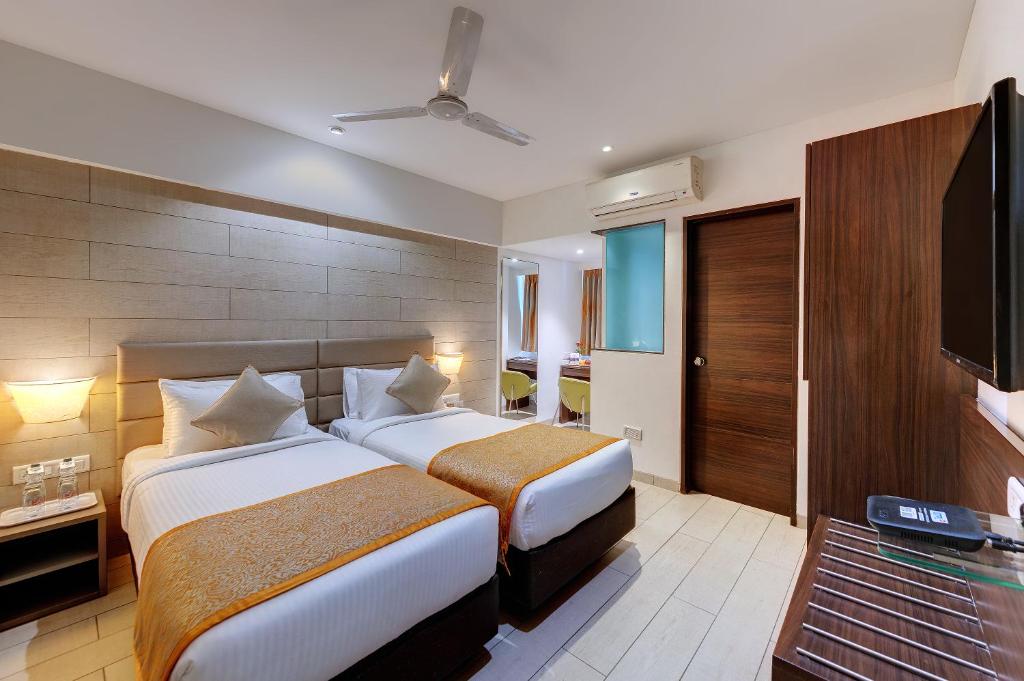 Click Hotel Vadodara 2 Mins from Railway Station photo 1