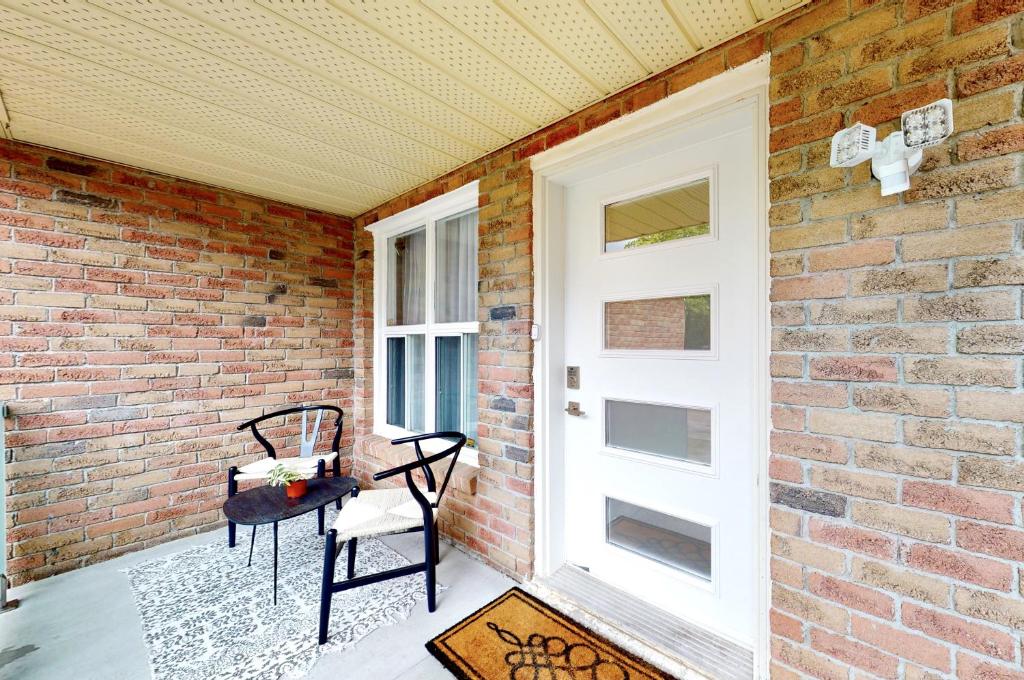 Modern bright cozy 3bed 3bath Vacation house in Ajax, greater Toronto area GTA, ON, Canada photo 4