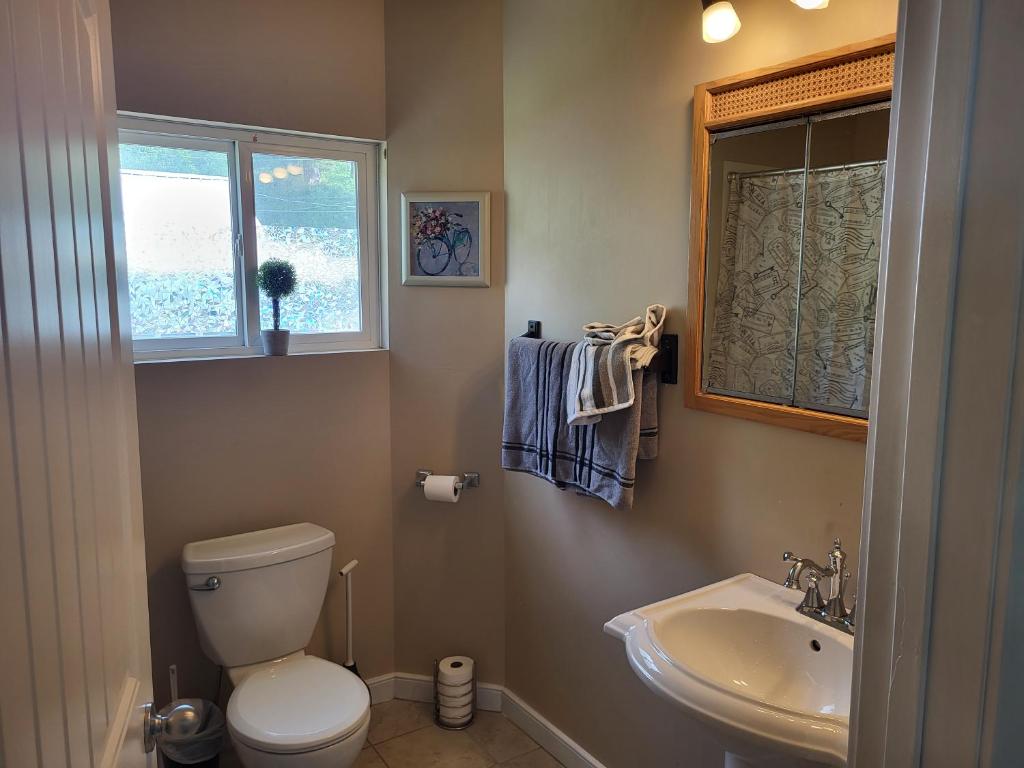 Quaint 2 bd apt w/view 4 guests photo 2